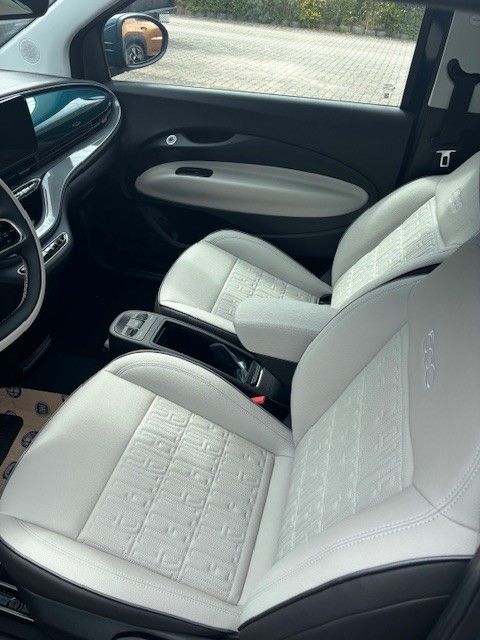 Fahrzeugabbildung Fiat 500e La Prima Cabrio 42 kWh einige Farben