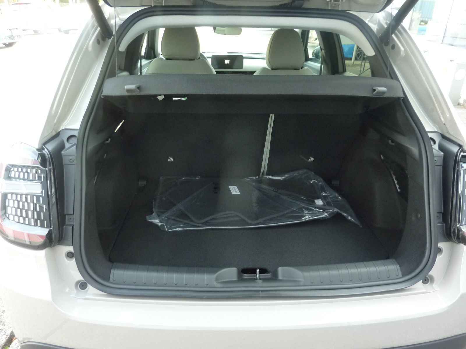 Fahrzeugabbildung Fiat 600 La Prima 1,2 74 kW (100 PS) Automatik Voll L