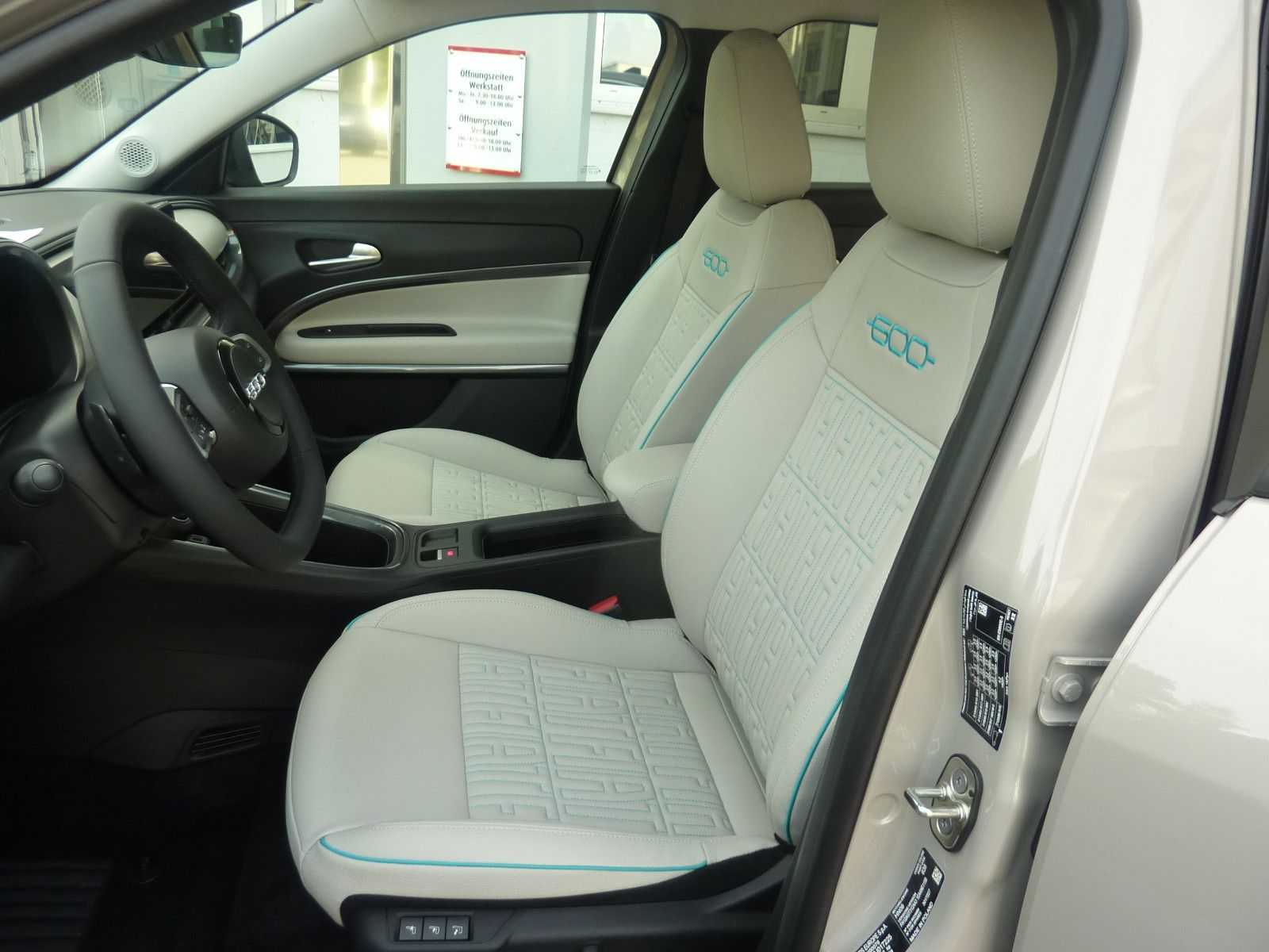 Fahrzeugabbildung Fiat 600 La Prima 1,2 74 kW (100 PS) Automatik Voll L