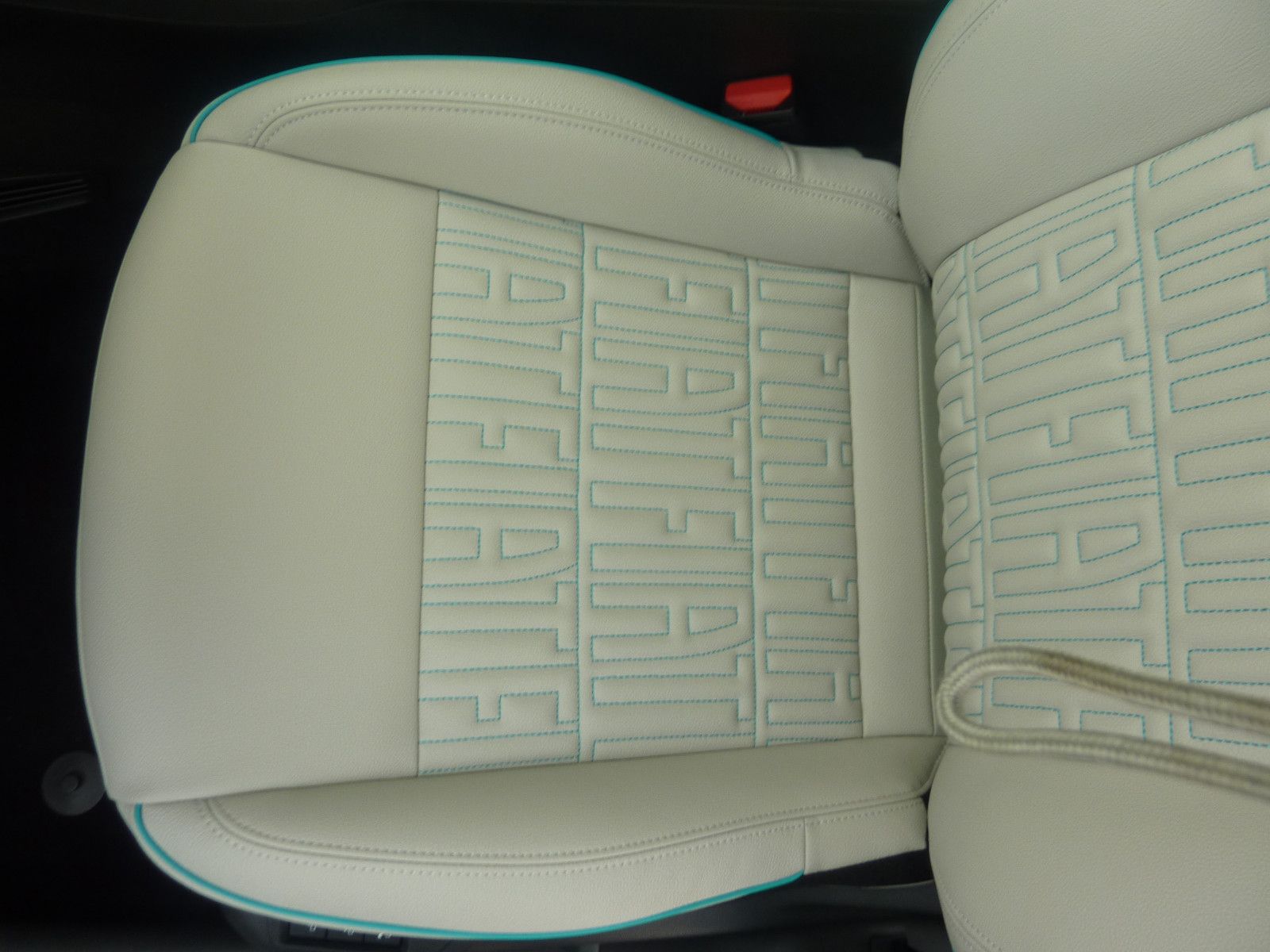 Fahrzeugabbildung Fiat 600 La Prima 1,2 74 kW (100 PS) Automatik Voll L